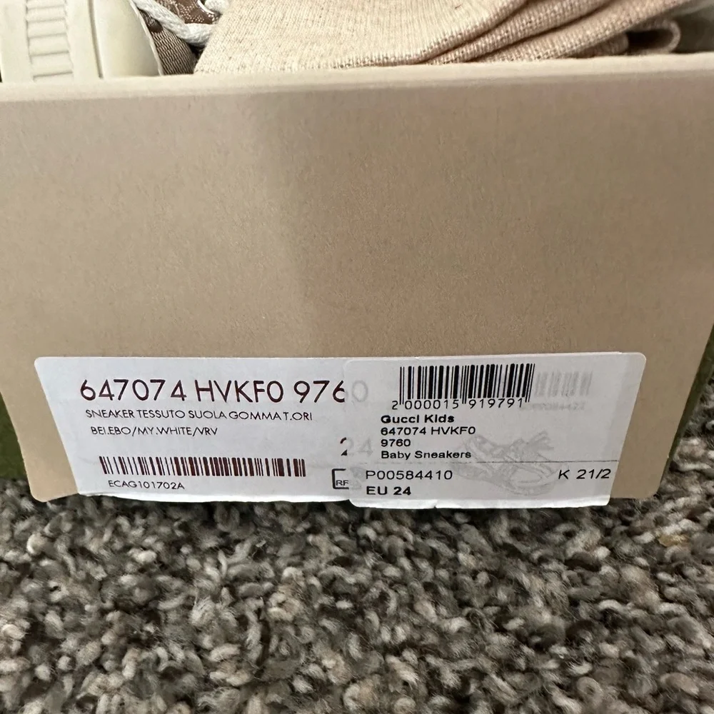 Gucci Kids Beige GG Canvas Sneakers with Green Trim and Red Stripe - Picture 4 of 11